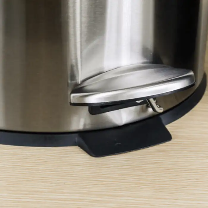 Thùng rác inox chân đạp giảm chấn dáng tròn Thùng rác inox chân đạp giảm chấn dáng tròn