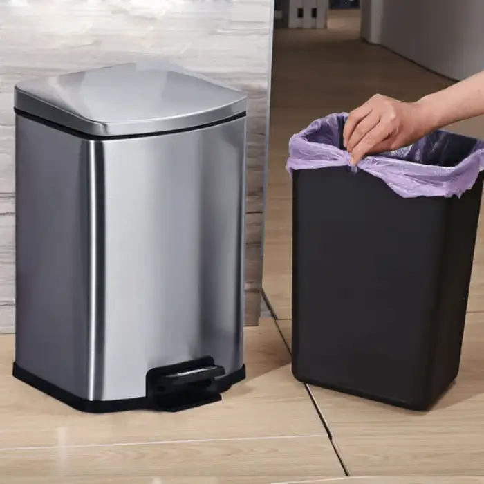 Thùng rác inox chân đạp giảm chấn dáng vuông Thùng rác inox chân đạp giảm chấn dáng vuông