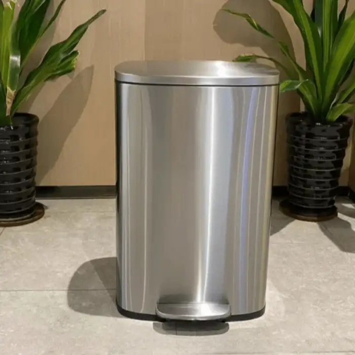 Thùng rác inox chân đạp giảm chấn dáng vuông Thùng rác inox chân đạp giảm chấn dáng vuông
