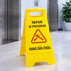 Biển báo chữ A đang sửa chữa