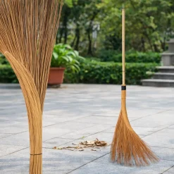 Chổi cán tre quét sân