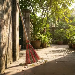 Chổi chiếu quét sân nhà cán gỗ dài 145cm